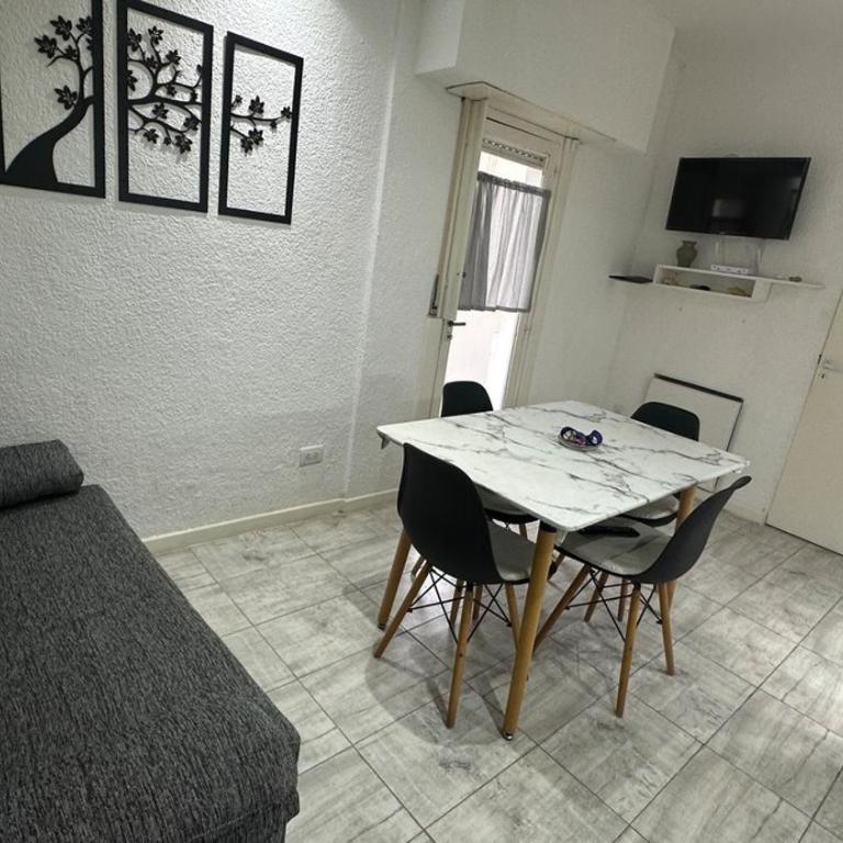 Departamento con balcón a 50 metros del mar - Apartamento de 1 dormitorio - 5