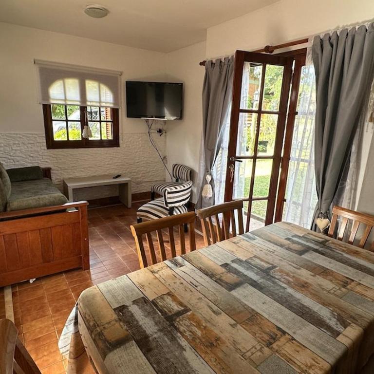 Duplex en zona residencial con patio y parrilla - Casa - 3
