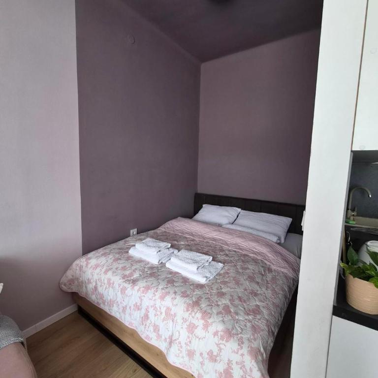 The Dozo - Studio Modern, Central and Newly Renovated - Studio Apartment with Queen Bed - 4