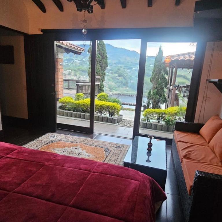 CASA CAMPESTRE MONTECARLO Guatapé- desayuno a pareja - Casa Unifamiliar de 3 dormitorios - 75