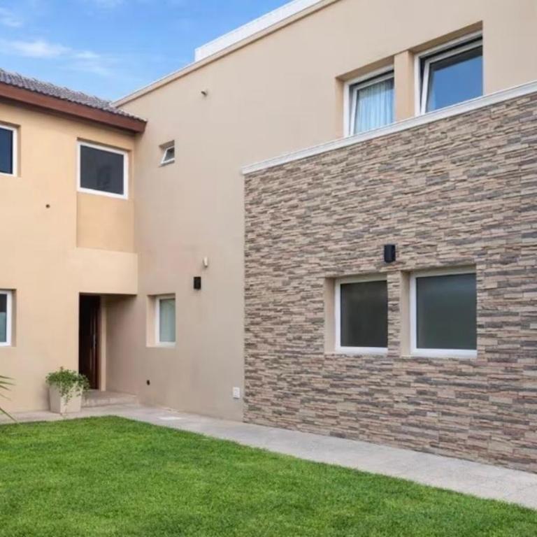 Casa Parque Mitre Olavarría - Three-Bedroom House - 1