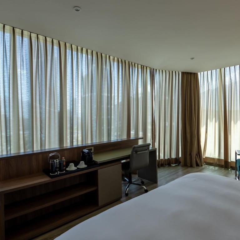 Camino Real Fashion Drive Monterrey - Junior Suite Vista panorámica - 4