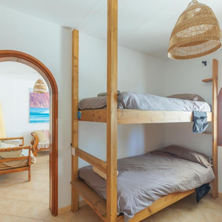 Pura Vida Surf House - Cama en habitación compartida con 4 camas - 3