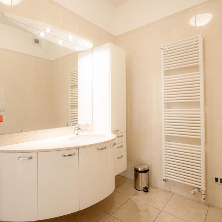 Porta Torre Como Apartment - By Relais Di Giada - Suite Appartamento con 3 Camere da Letto - 17