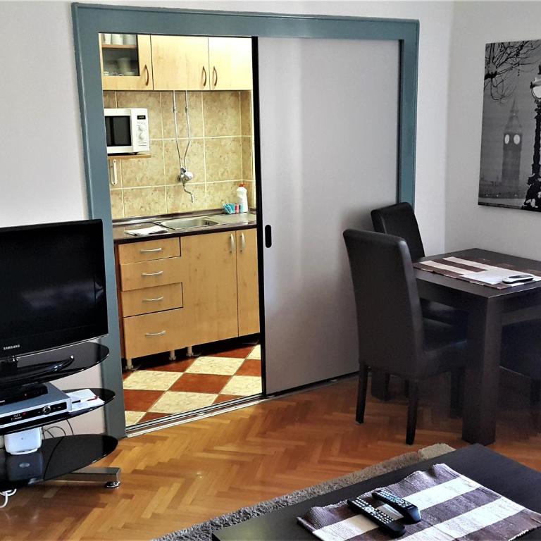 Centre Point Apartment - Two-Bedroom Apartment - 4