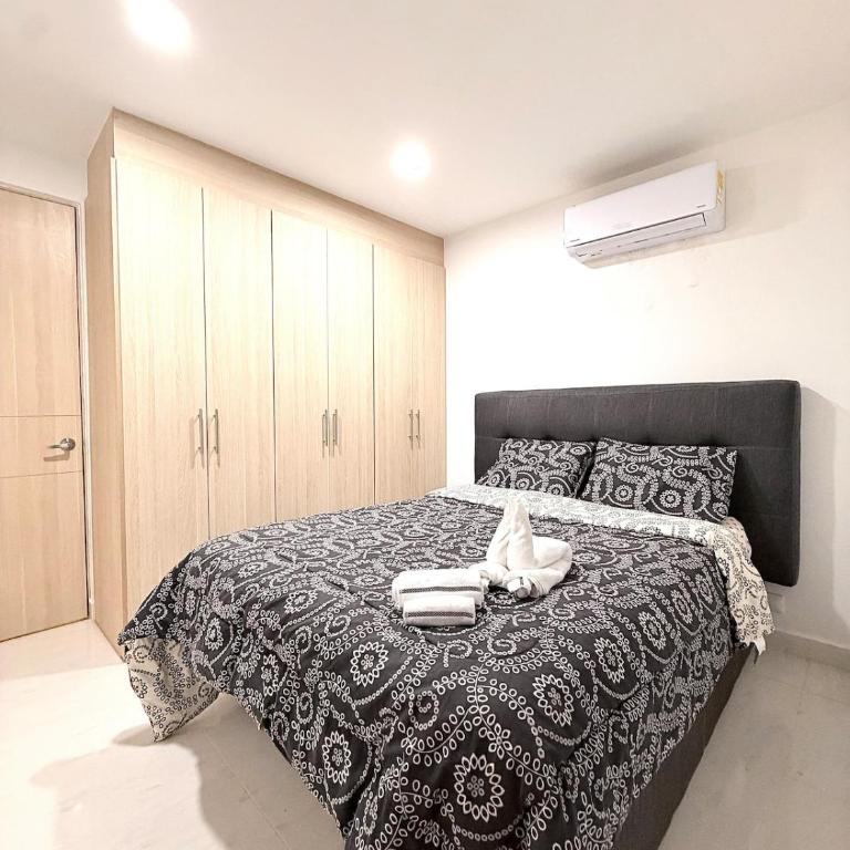 Seaside Romantic Retreat - Two-Bedroom Apartment - 4