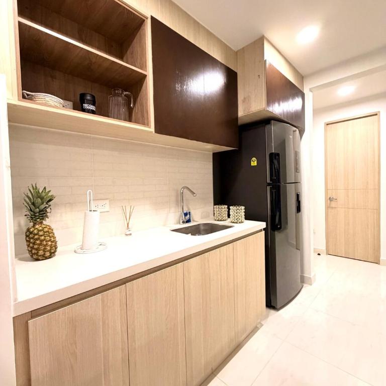 Seaside Romantic Retreat - Two-Bedroom Apartment - 6
