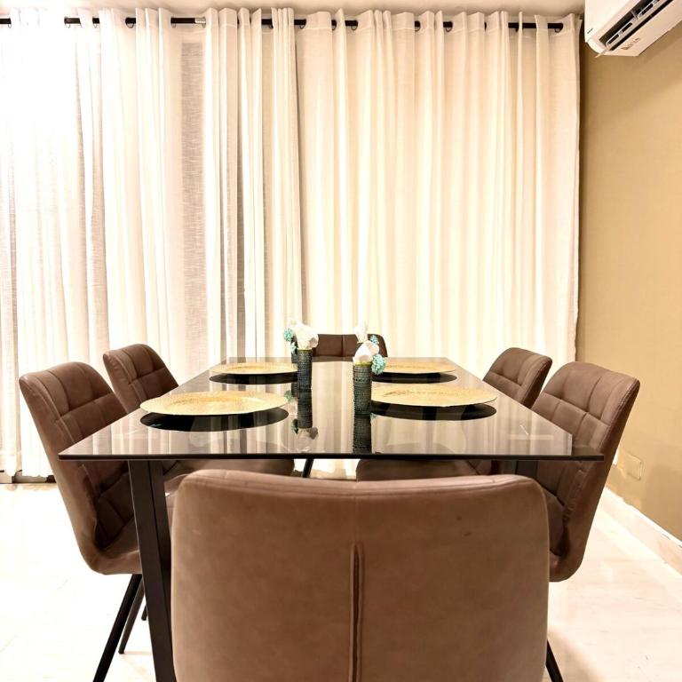 Seaside Romantic Retreat - Two-Bedroom Apartment - 18