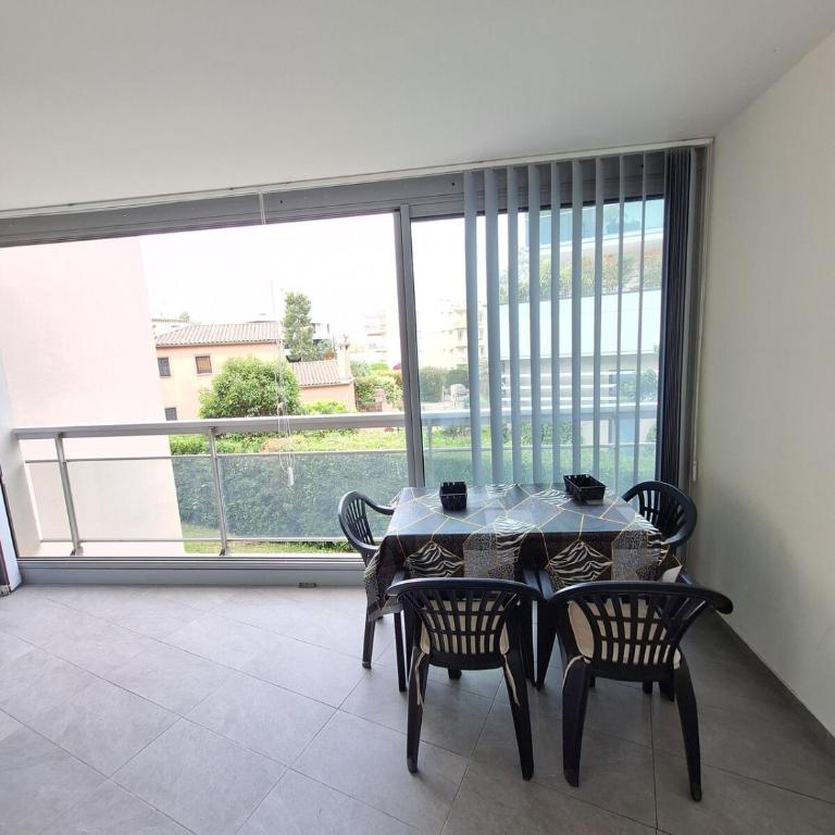 Jolie 2 pieces climatisé 50m de la mer - Appartement 1 Chambre - 2