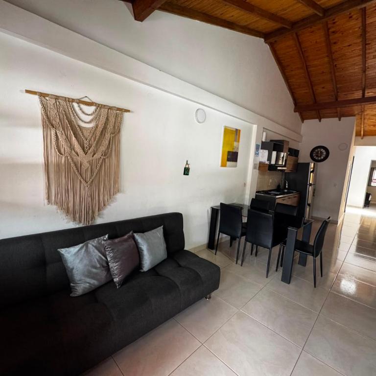 El EmAnJe 1 - Three-Bedroom Apartment - 3