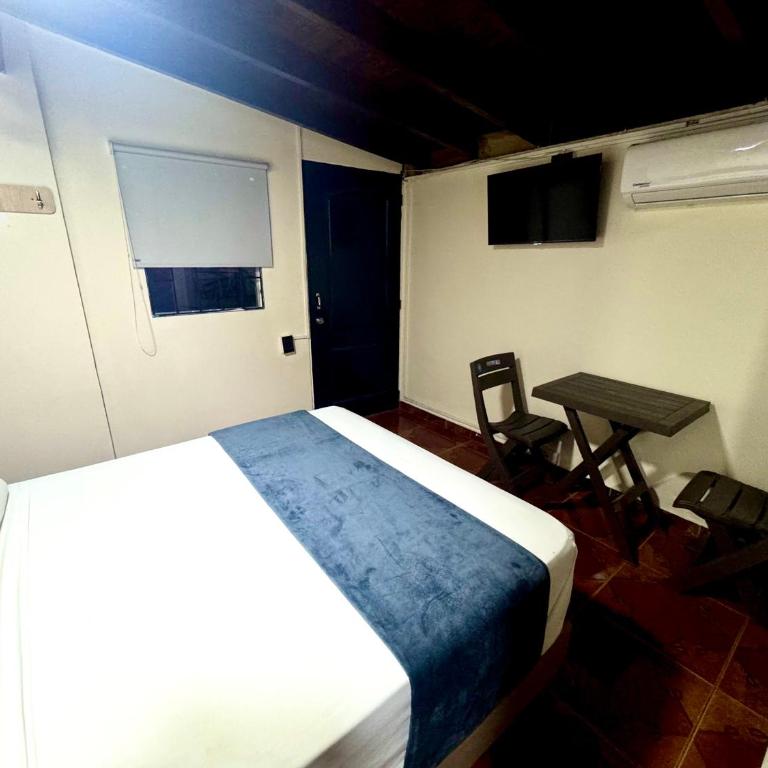 Hotel Estadio 80 - Habitación Doble Deluxe - 2 camas dobles - 3
