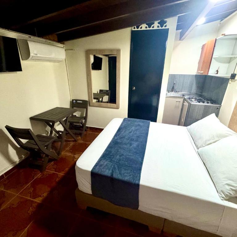 Hotel Estadio 80 - Habitación Doble Deluxe - 2 camas dobles - 8