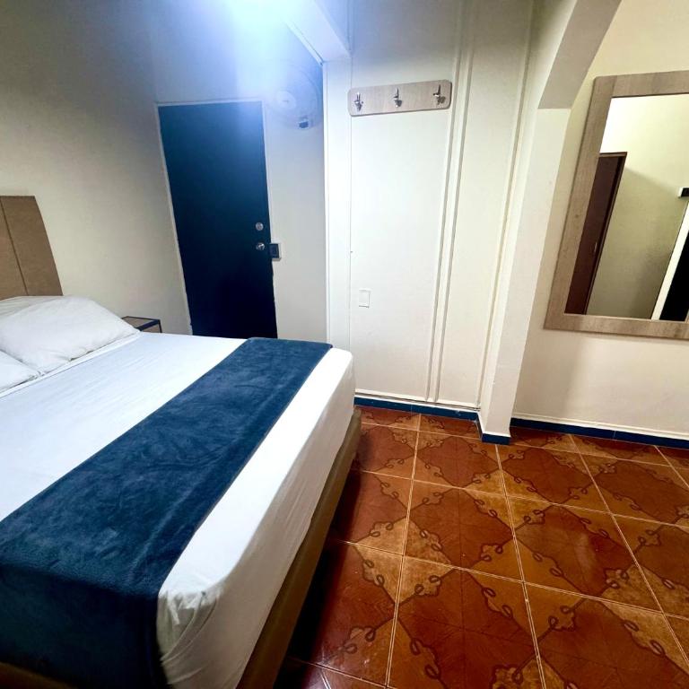 Hotel Estadio 80 - Habitación Doble Deluxe - 2 camas dobles - 7