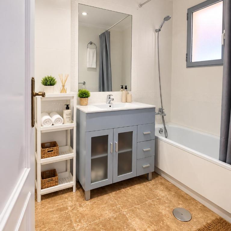 NEW Sunshine Apartment with pool - Two-Bedroom Apartment - 11