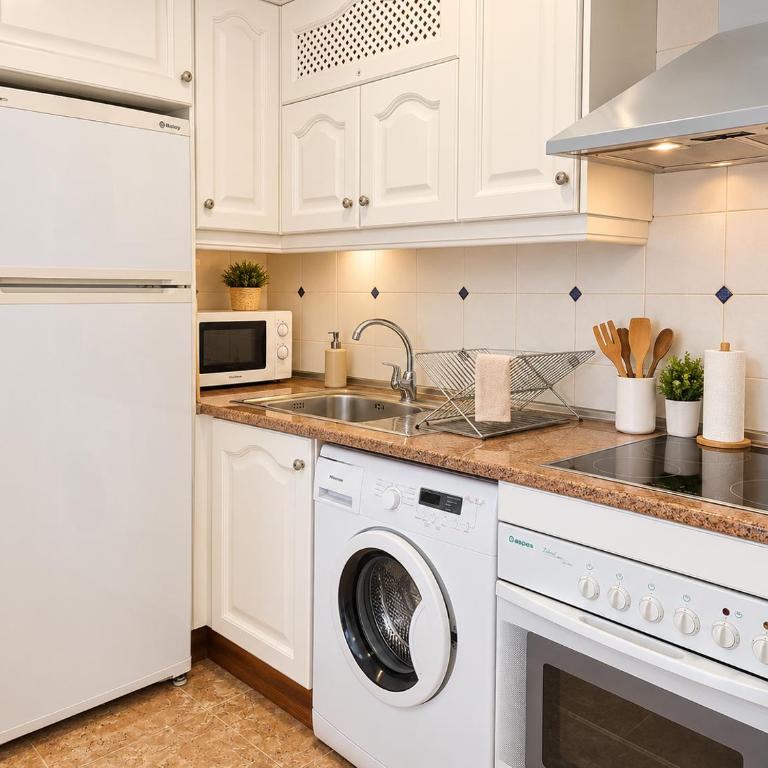 NEW Sunshine Apartment with pool - Two-Bedroom Apartment - 9