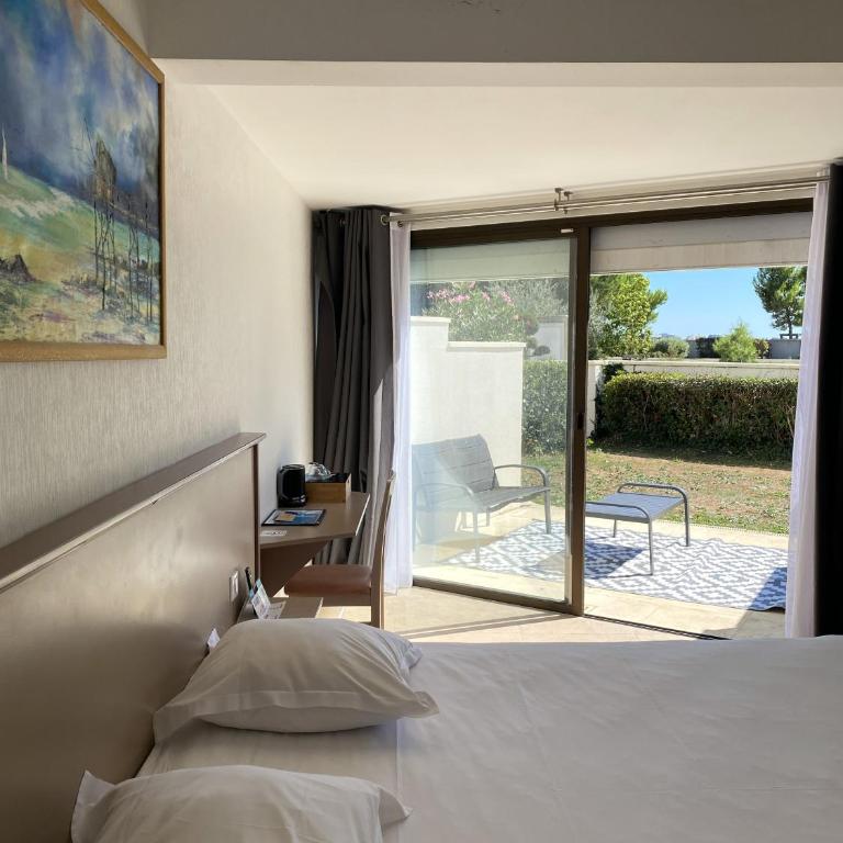 Logis Hôtel Le Rochelois - Chambre Double - Accessible aux Personnes à Mobilité Réduite - 4