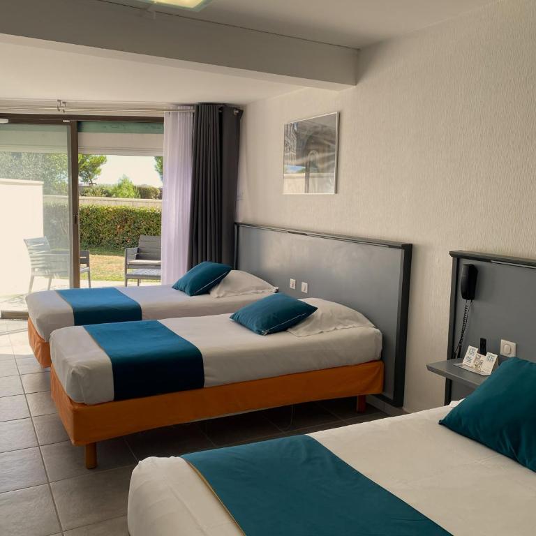 Logis Hôtel Le Rochelois - Chambre Familiale (2 Adultes et 2 Enfants) - 1