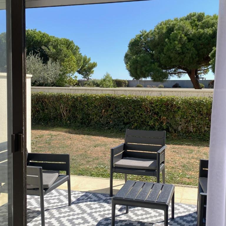 Logis Hôtel Le Rochelois - Chambre Familiale (2 Adultes et 2 Enfants) - 2