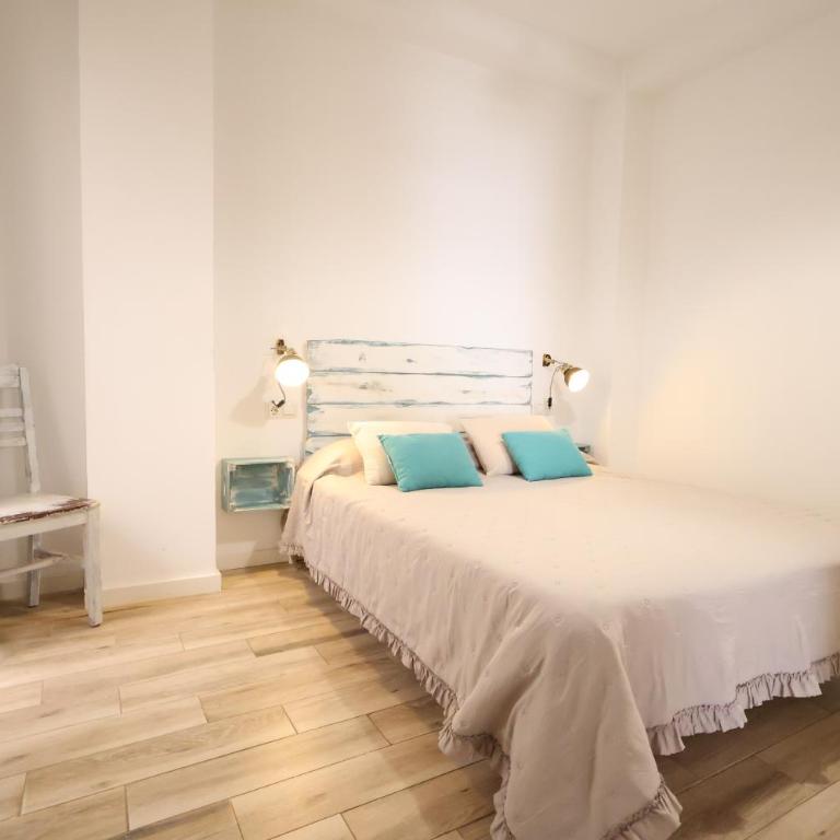 Galicia A - Studio with Patio and Separate Bedroom in Arroyo de la Miel - Studio with Terrace - 1