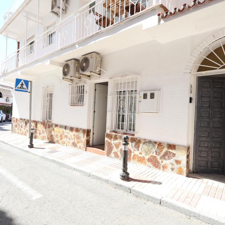 Galicia A - Studio with Patio and Separate Bedroom in Arroyo de la Miel - Studio with Terrace - 2