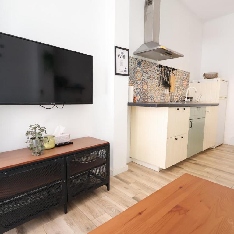 Galicia A - Studio with Patio and Separate Bedroom in Arroyo de la Miel - Studio with Terrace - 3