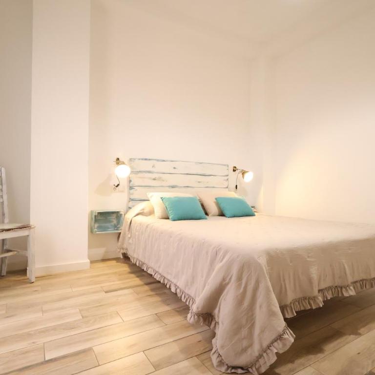 Galicia A - Studio with Patio and Separate Bedroom in Arroyo de la Miel - Studio with Terrace - 4