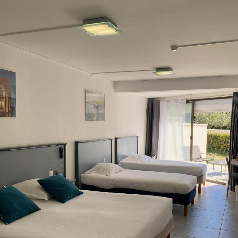 Logis Hôtel Le Rochelois - Chambre Familiale (2 Adultes et 2 Enfants) - 4