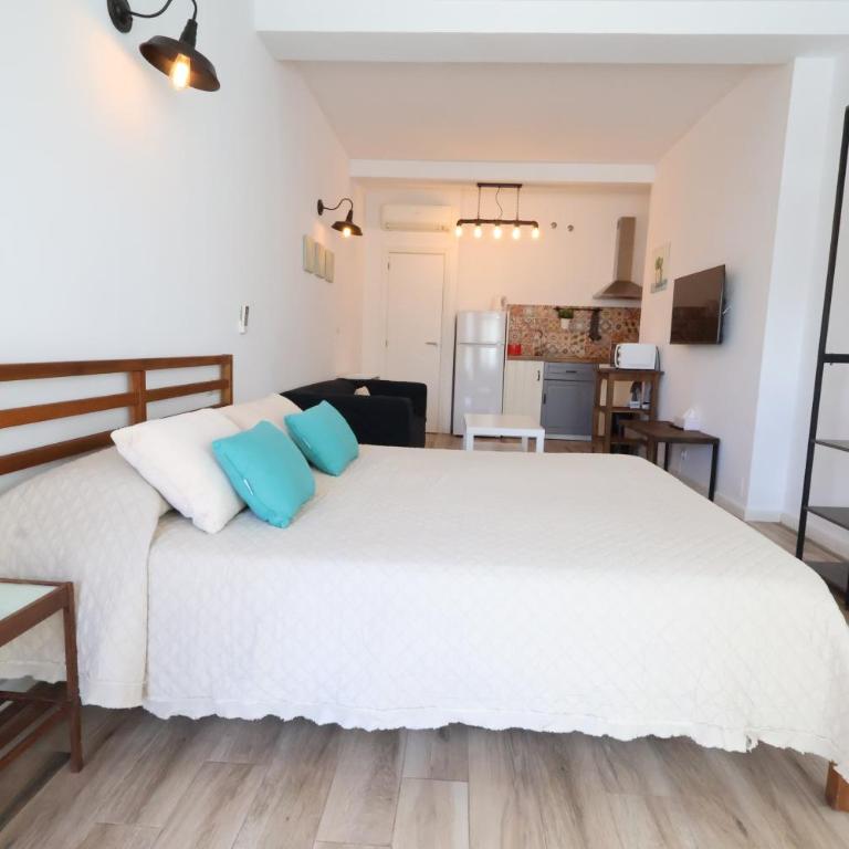 Galicia C - Bright Studio 8 Minutes from the Train in Benalmadena - Studio - 1