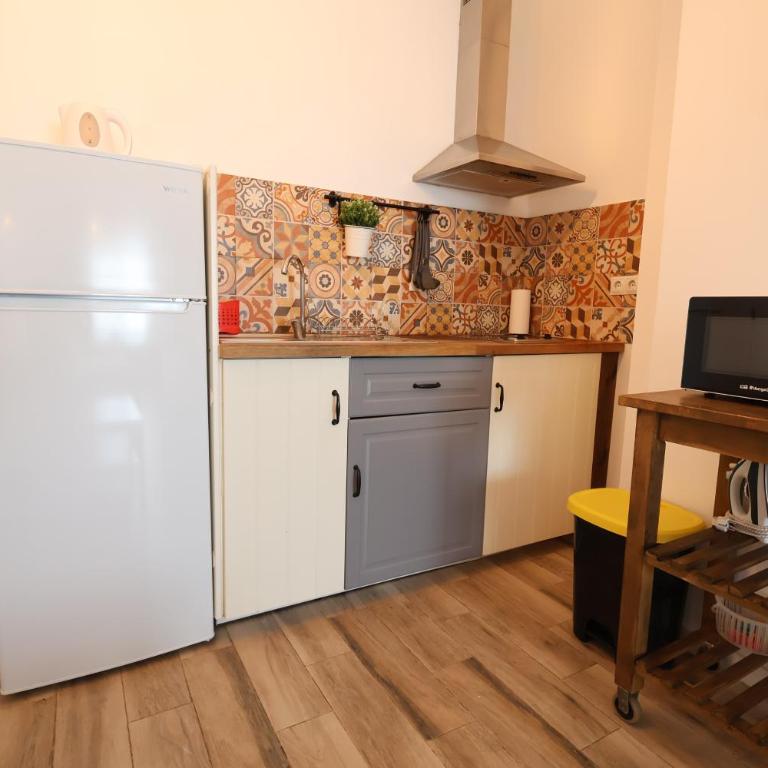 Galicia C - Bright Studio 8 Minutes from the Train in Benalmadena - Studio - 10