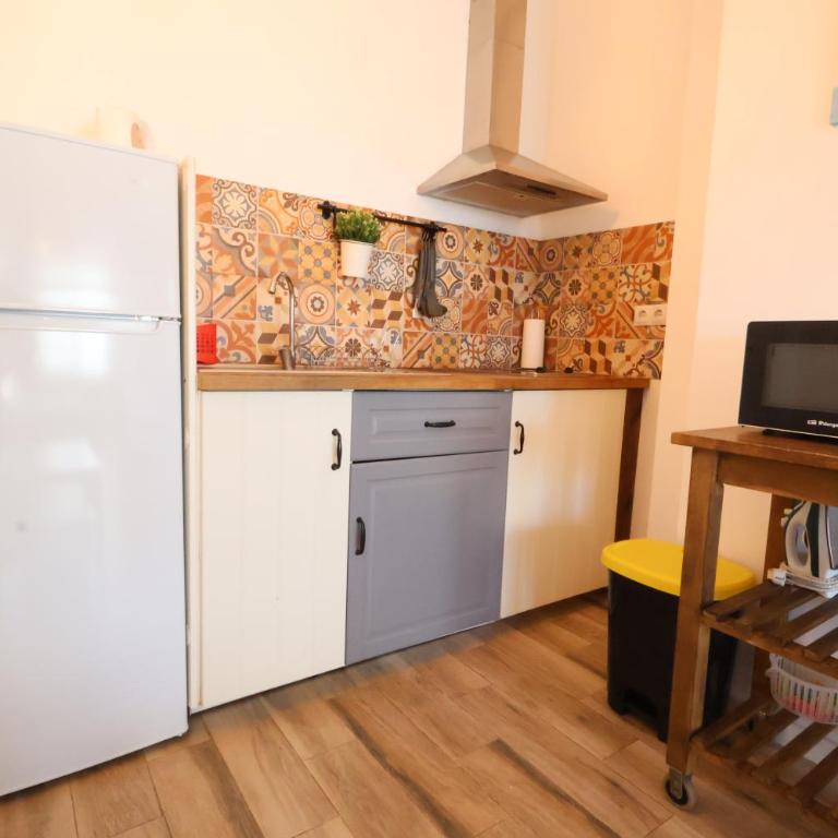 Galicia C - Bright Studio 8 Minutes from the Train in Benalmadena - Studio - 11