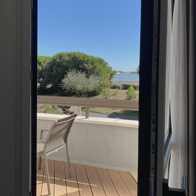 Logis Hôtel Le Rochelois - Chambre Double Deluxe avec Balcon - 5