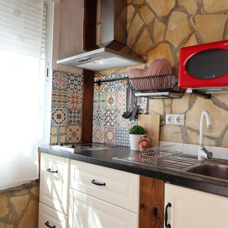 Galicia D - Studio with Private Patio near Arroyo de la Miel Station - Studio mit Terrasse - 8