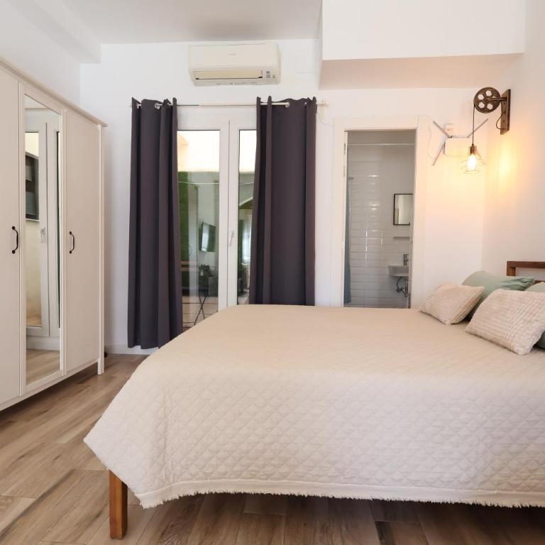 Galicia D - Studio with Private Patio near Arroyo de la Miel Station - Studio mit Terrasse - 10