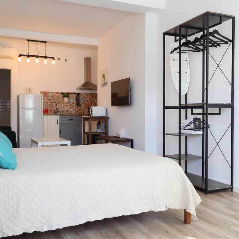 Galicia D - Studio with Private Patio near Arroyo de la Miel Station - Studio mit Terrasse - 21