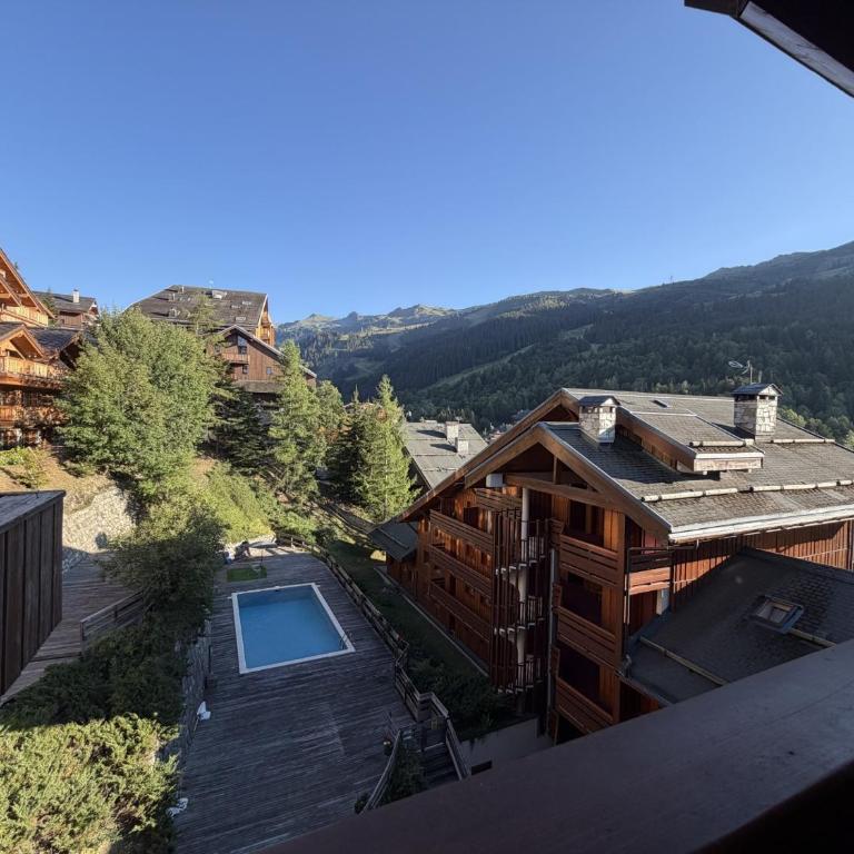 Appartement de charme Meribel Centre et a 200m des pistes - Three-Bedroom Apartment - 2
