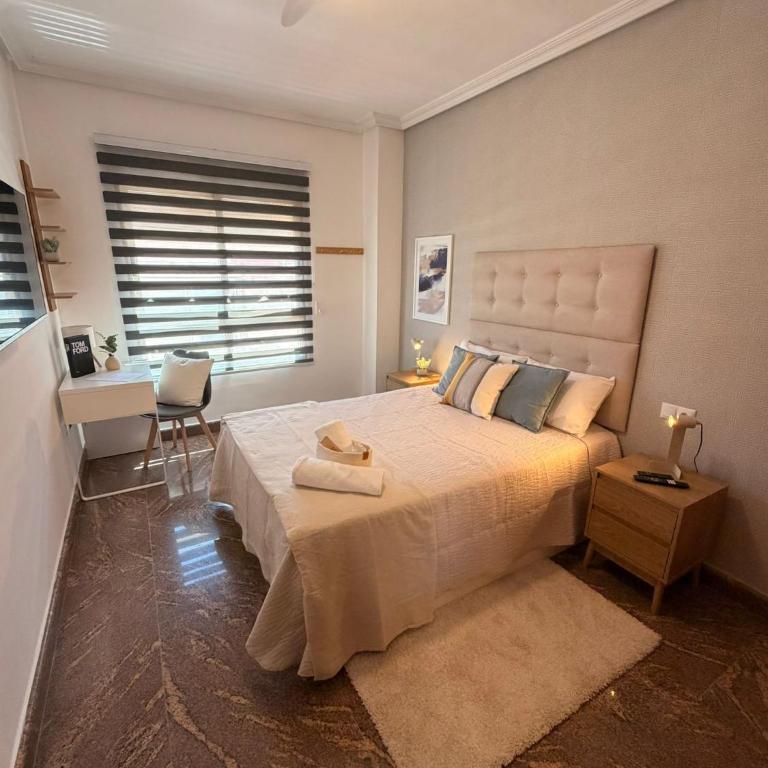 Habitacion privada con baño compartido cerca Alicante centro - Chambre Double avec Toilettes Communes - 1