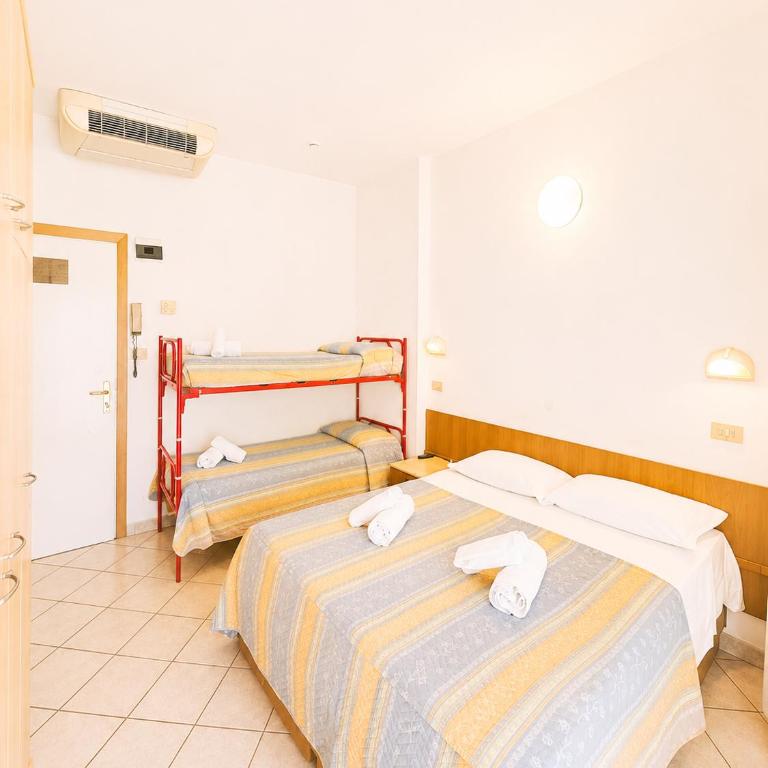 Hotel Villa Isola - Standard Quadruple Room - 4