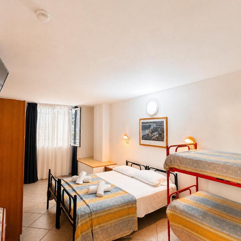 Hotel Villa Isola - Economy Quadruple Room - 3