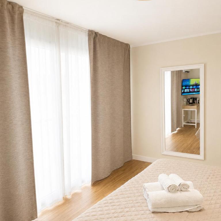 Regina Elena Rooms - Deluxe Family Room (separate building) - 3