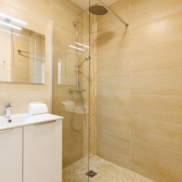 Upstays Elegant 50m2 1 Bedroom AC and Terrace - Appartement 1 Chambre - 20