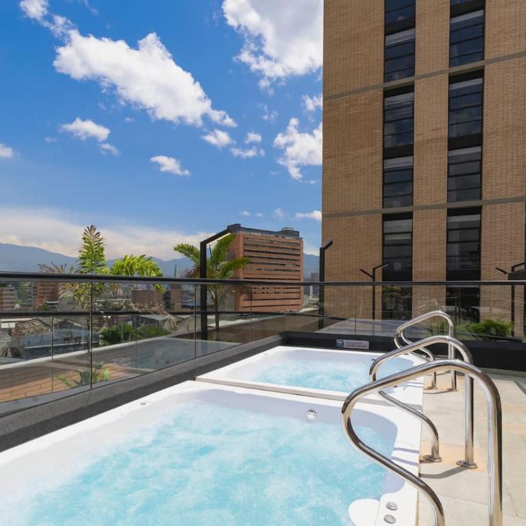Metropolitan Living by HOUSY - One-Bedroom Deluxe Apartment - 20