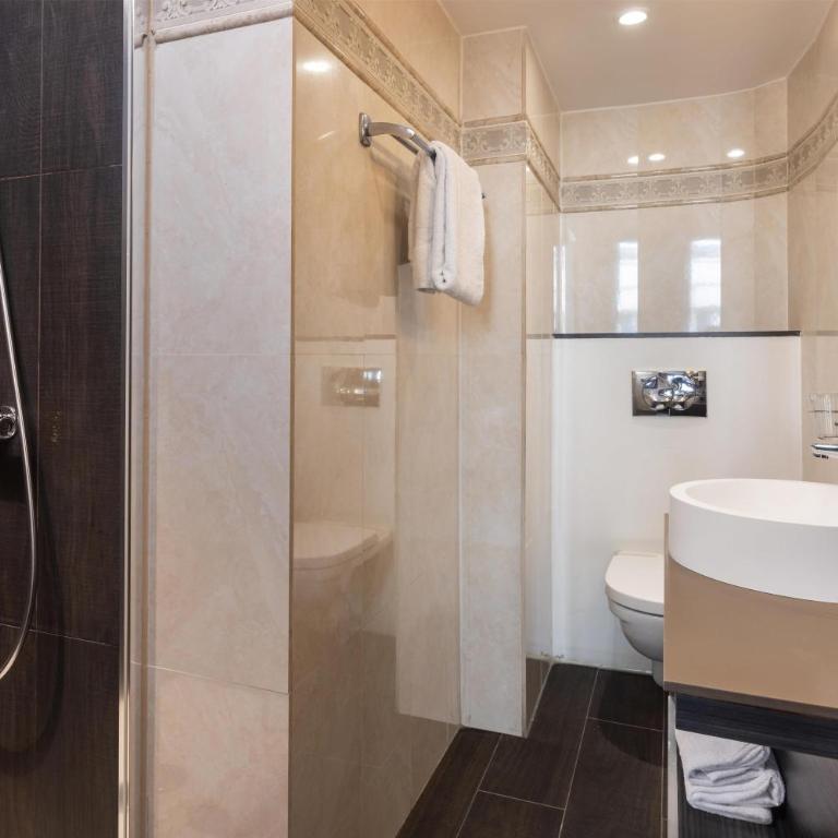 Best Western Plus Hôtel Cosy Nice - Suite Familiale avec Lit King-Size et Canapé-Lit - Non-Fumeurs - 4