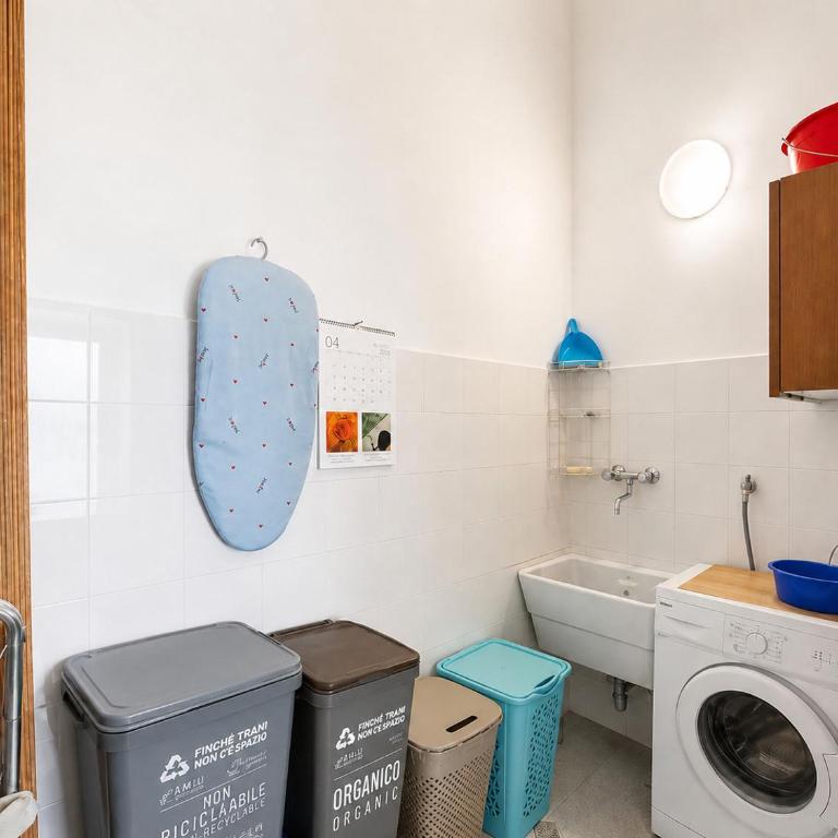 GuestHost - Central Apartment near train station - Two-Bedroom Apartment - 13