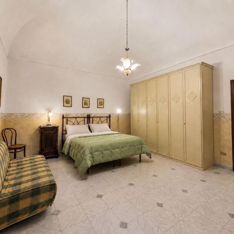 GuestHost - Central Apartment near train station - Two-Bedroom Apartment - 4