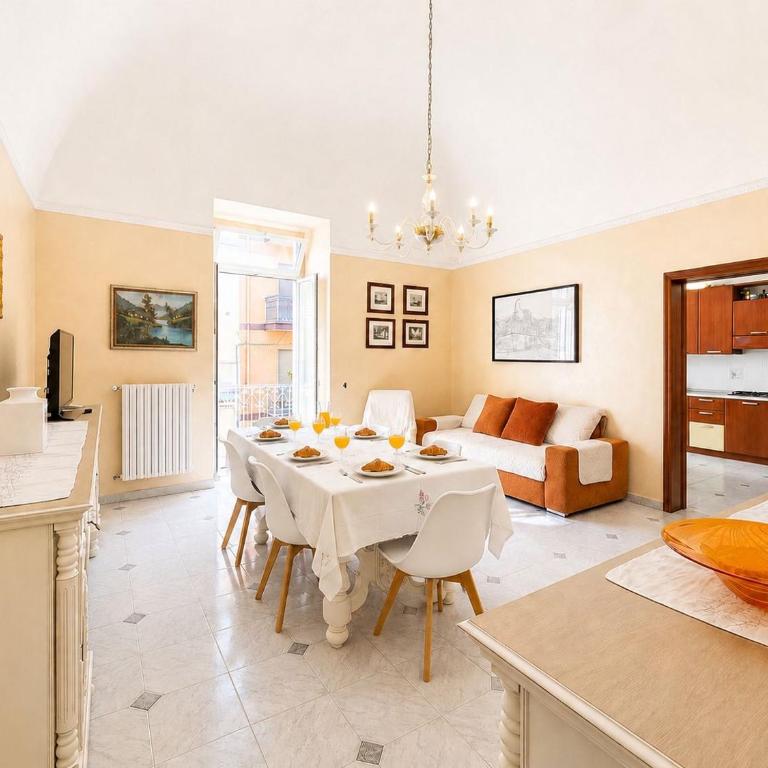 GuestHost - Central Apartment near train station - Two-Bedroom Apartment - 1