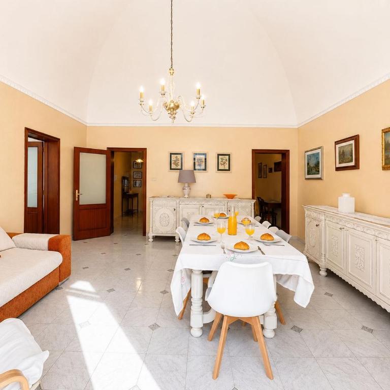 GuestHost - Central Apartment near train station - Two-Bedroom Apartment - 7