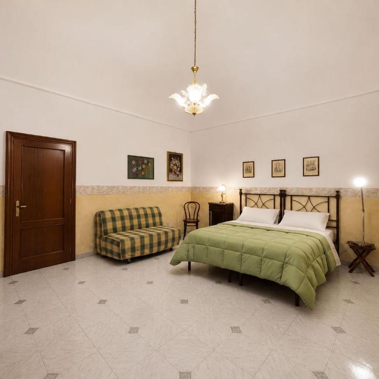 GuestHost - Central Apartment near train station - Two-Bedroom Apartment - 11