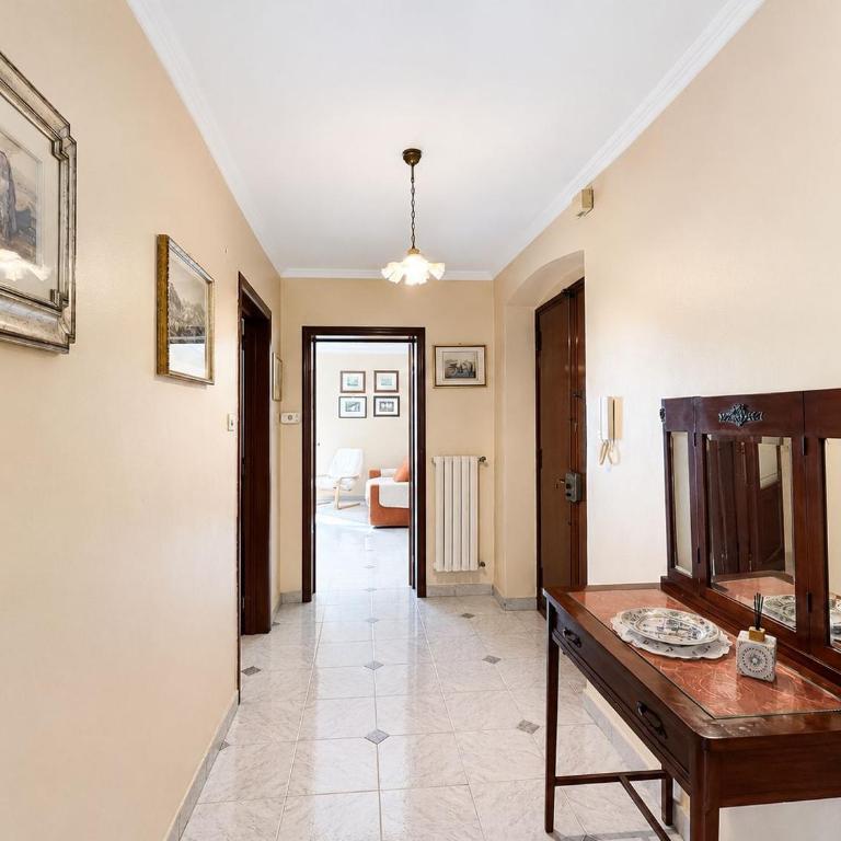 GuestHost - Central Apartment near train station - Two-Bedroom Apartment - 14