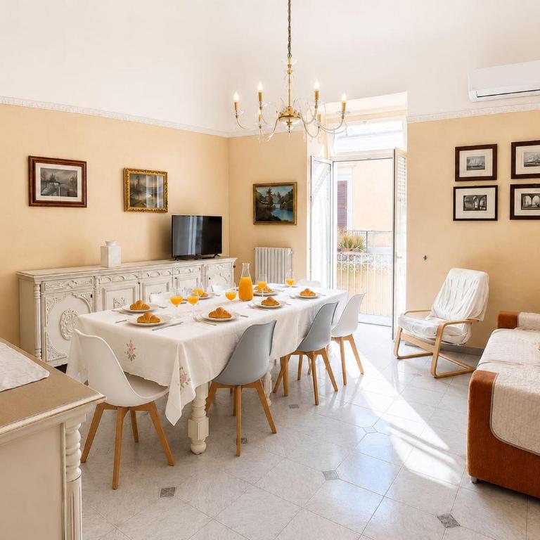 GuestHost - Central Apartment near train station - Two-Bedroom Apartment - 6