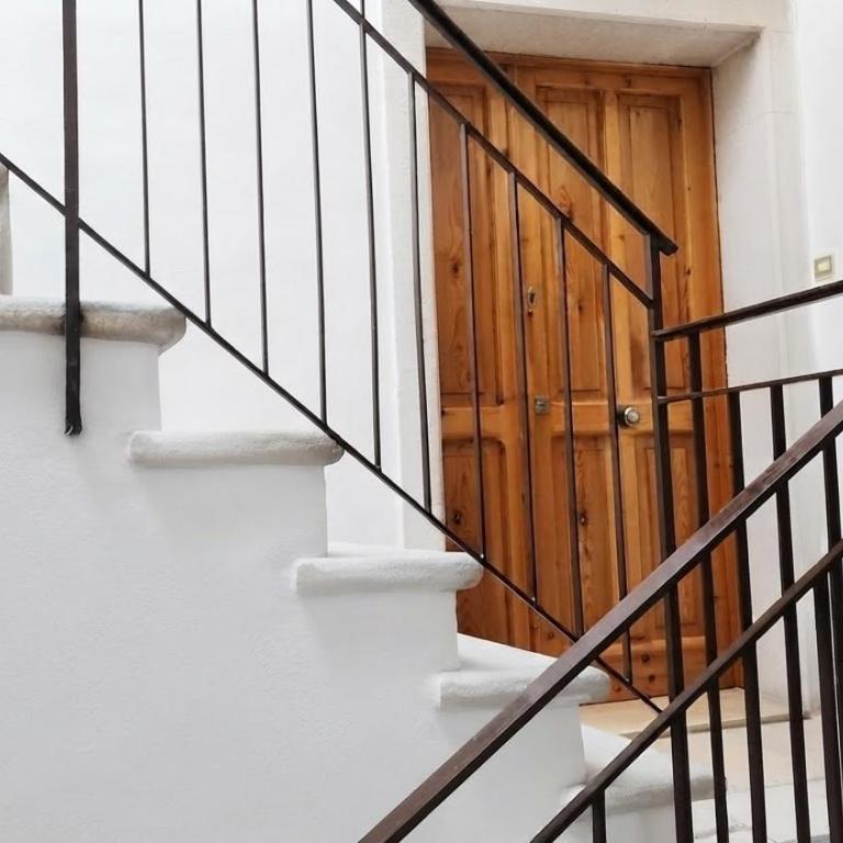GuestHost - Central Apartment near train station - Two-Bedroom Apartment - 18